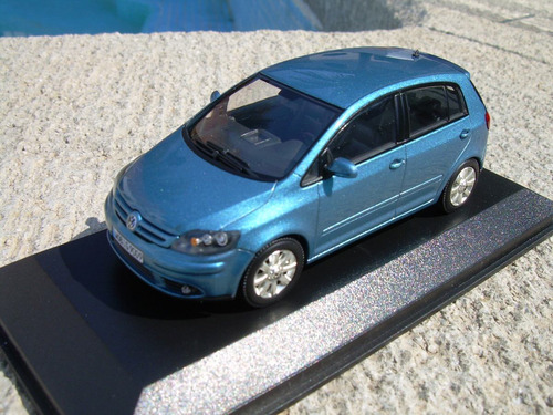Volkswagen Golf V -plus  De Minichamps  1:43    Hm4