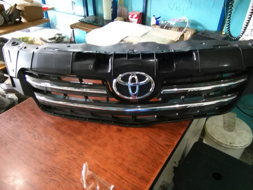Imagen 5 de 6 de Parrilla Toyota Corolla 09-12 Con Emblema