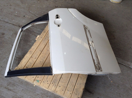Puerta Trasera Izquierda Ford Focus Lx 00-04 Oem