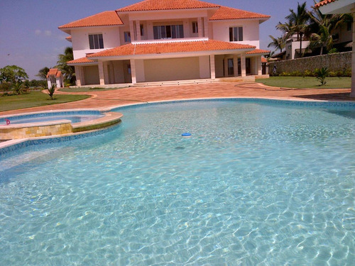 Villa En La Romana 6haitaciones Con 6.5baños, Costa, Piscina, Amplia Frente Al Mar Con Costa 