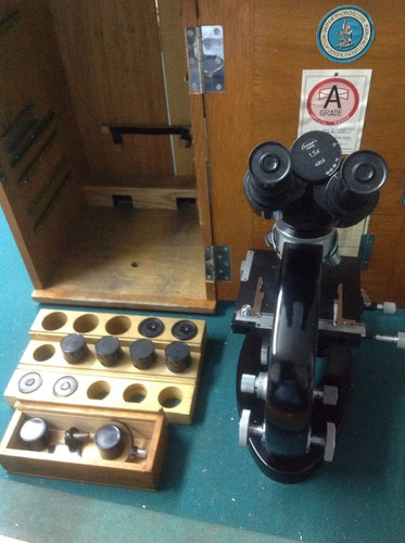 Microscopio Binocular Tiyoda Tokio Seminuevo De Coleccion