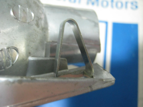 Imagem 3 de 5 de Grampo Presilha Fixação Lanterna Dianteira Chevette Monza