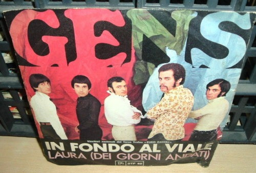 Gens In Fondo Al Viale Simple Italiano C/tapa Promo