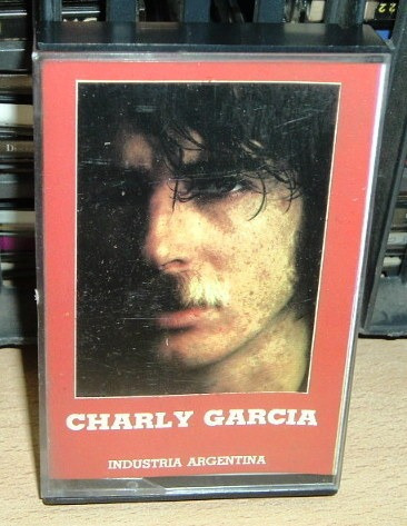 Charly Garcia Yendo De La Cama Al Living Cassette Argentino