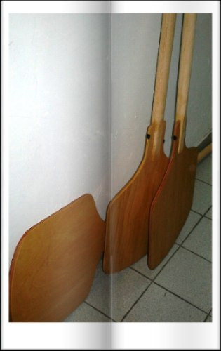 Imagen 2 de 4 de Pala Pizza Con Mango Madera P/ Horno De Barro Palo 1.90 Cm.