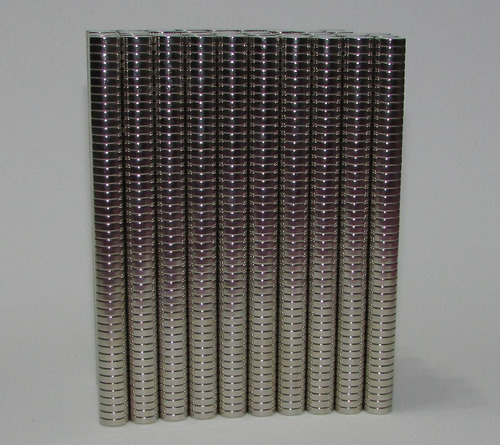 Imagem 4 de 6 de Imã De Neodímio / Super Forte / 8mm X 2mm * 100 Peças