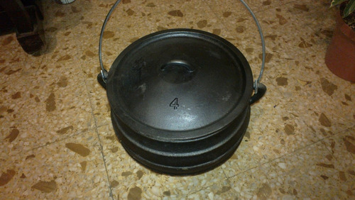 Imagen 6 de 8 de Olla De Hierro Fundido 3 Patas De 9,5 Lts.