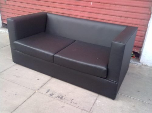 Sillon Cubo 2c En Cuerina Eco. Alm Con Placas .