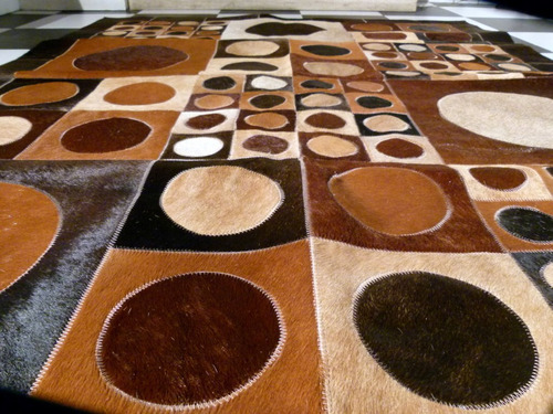 Imagen 2 de 2 de Alfombra Patchwork De Cuero De Vaca Con Pelo. 1,4 M X 1,8 M