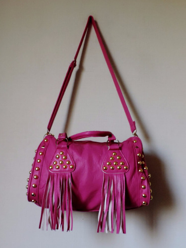 Bolso Color Fucsia Con Tachas Y Flecos