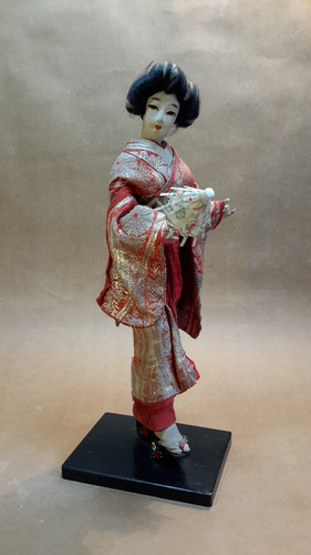 Muñeca Geisha Japonesa Con Kimono De Seda (Usado)