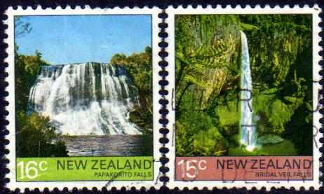 Nueva Zelanda Serie X 2 Sellos Usados Cataratas Año 1976