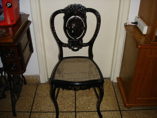 Silla Muy Antigua Con Incrustaciones De Nacar De Coleccion