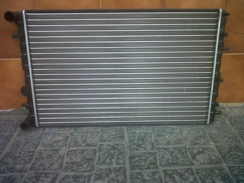 Imagen 3 de 6 de Radiador Vw Gol Trend Fox Suran Marca Behr Original