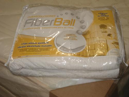 Imagen 4 de 5 de Cubre Colchon Protector Fiberball Ajustable Acolchado 80x190