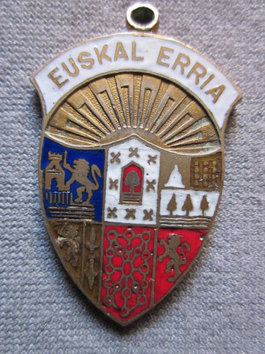 Antigua Medalla Con Esmalte De  Euskal Erria Montevideo 1944