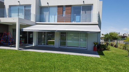 Toldo 1/2 Mts Lona Acrílica Brazos Invisibles Rebatibles
