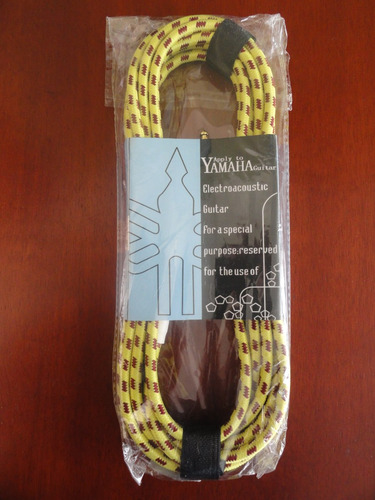 Imagen 1 de 1 de Cable De 5 Metros Para Guitarra O Bajo Marca Yamaha