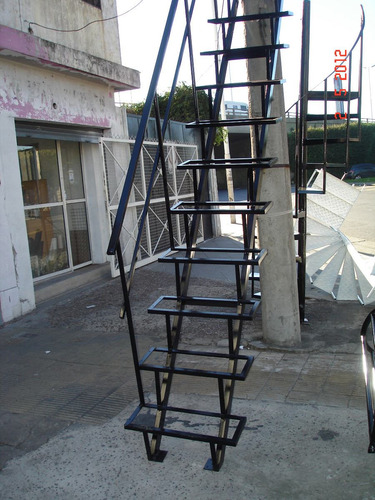 Escalera Caracol 3 Mts Escalon De 60 Cm Chapa Lisa Ciudadela