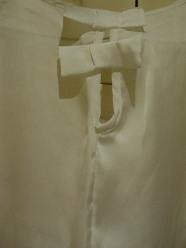 Musculosa De Seda Blanca Con Aplicacion De Lentejuelas