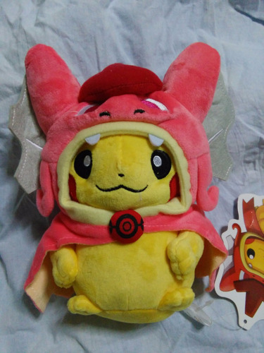 Peluche Pikachu Cosplay Garados (rosa) Pokemon Center