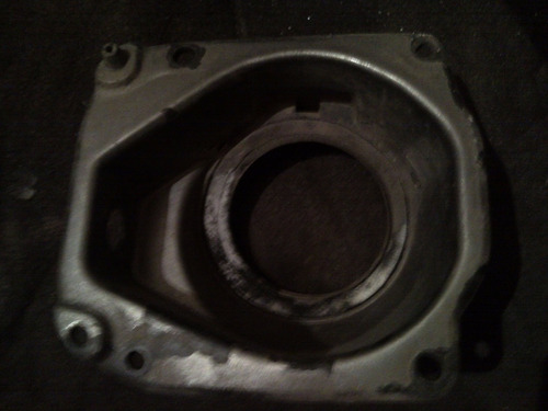 Base Plastica Toma Gasolina Toyota Starlet.