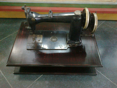 Maquina De Coser Antigua Alemana De Doble Rodillo
