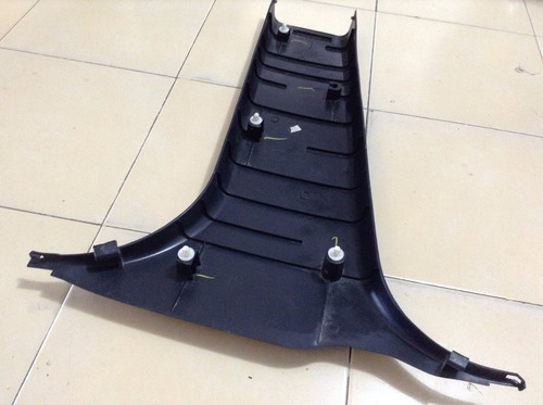 Plastico Inferior Poste Central Izquierdo Nissan Tiida 07-10
