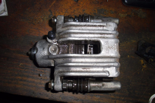 Vendo Caliper De Freno Trasero Derecho De Audi A6, Año 2001