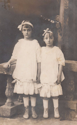 Antigua Fotografia Con Dos Niñas Vestidos Epoca Moda Vintage (Usado)