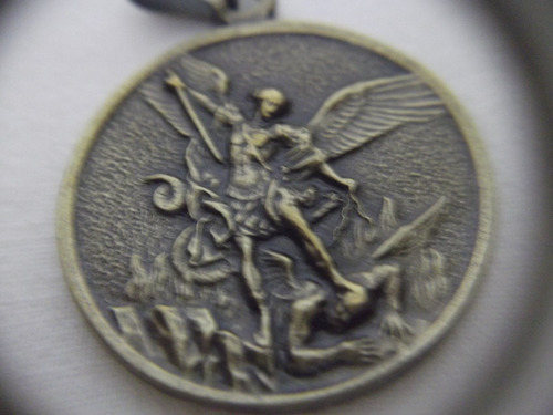 B. Antigo - Medalha Sacra São Miguel Arcanjo Metal Dourado