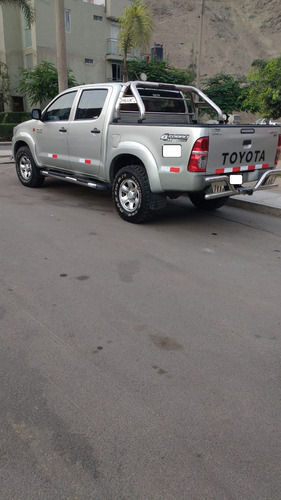 Alquiler De Camionetas Pick Up 4x4 Toyota Hilux Y Minivan