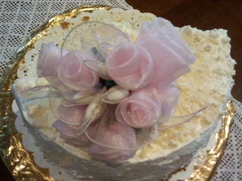 Adorno De Torta Realizado En Organza Y Confites