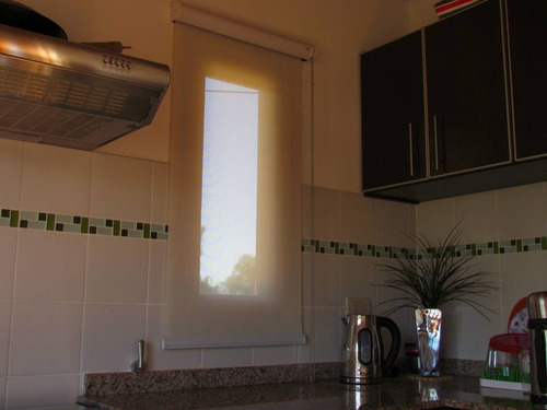 Imagen 2 de 2 de Cortina Screen Con Cajón De Aluminio Y Cadena Metalica