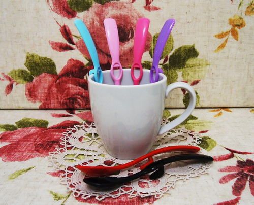 Cucharas De Plastico Color Con Soporte P/taza X 10 Unidades