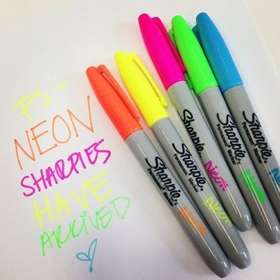 Marcador Sharpie Neon Fino - Fluorescente Con Luz Negra