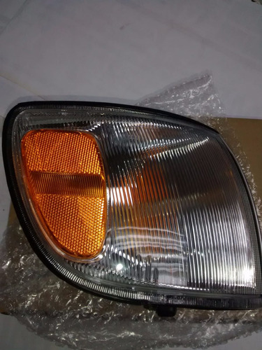 Mica Frontal Derecha Toyota Sienna 1998-2000