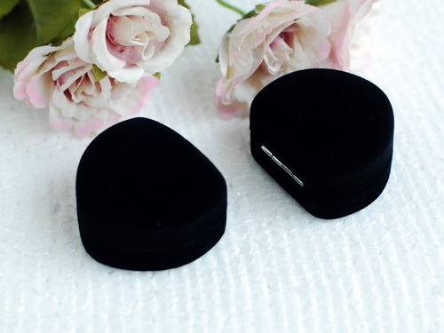 Hermoso Estuche Terciopelo Para Anillo De Compromiso Stock