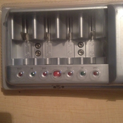 Cargado Universal De Baterías (Usado)