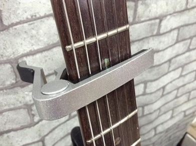 Capotraste / Braçadeira Guitarra Violão - Prata - Cp591