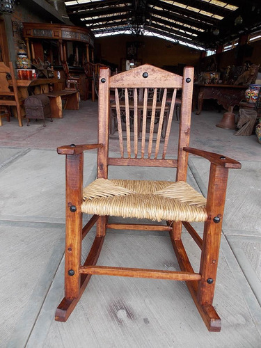 Imagen 6 de 6 de Banca Mecedora Balancin De Madera Y Tule. Estilo Antiguo.