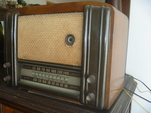 Radio A Valvulas/radio Antigua/radio De Madera