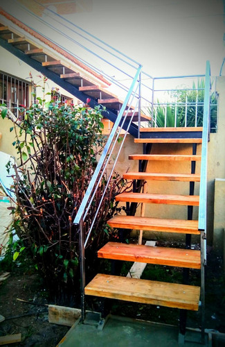 Escaleras Interiot Y Exterior 3990 Hierro Y Madera