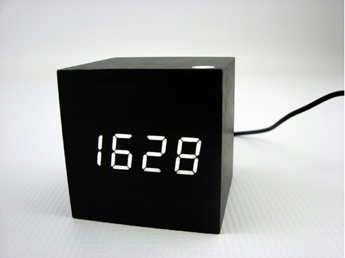 Relógio De Mesa Mdf Digital C/ Alarme  Preto / Branco