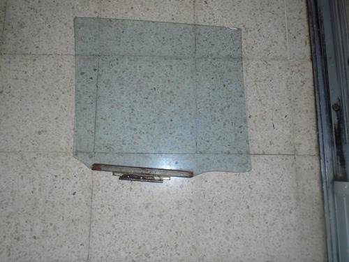 Imagen 2 de 2 de Vendo Vidrio Trasero Izquierdo De Toyota Corona Año 1983