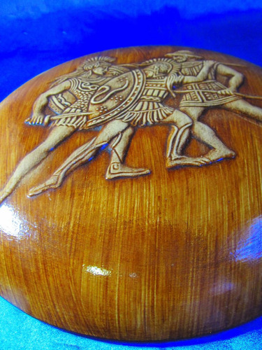 El Arcon Plato Artesanal De Madera Labrado En Relieve 17076