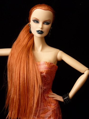 Fashion Royalty - Vanessa Aerodynamic Close-up Doll