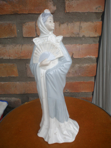 Figura De Porcelana Dama Española Con Abanico 31 Cm. Altura