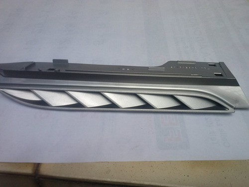 Moldura Izquierda De Capot Grand Vitara