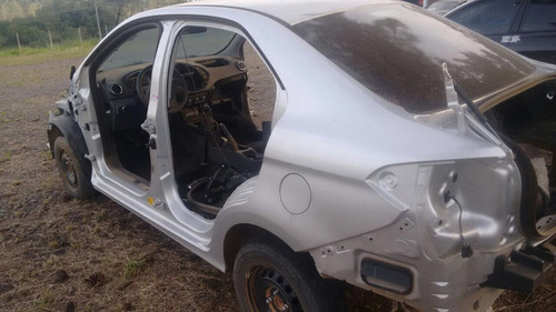 Imagem 2 de 7 de Sucata Ford Ka Sedan 2015 - Rs Auto Peças Farroupilha